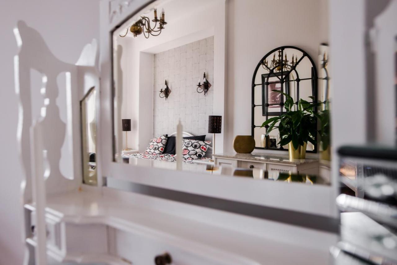 Halby Luxury Rooms Chmielna 73B Варшава Екстериор снимка