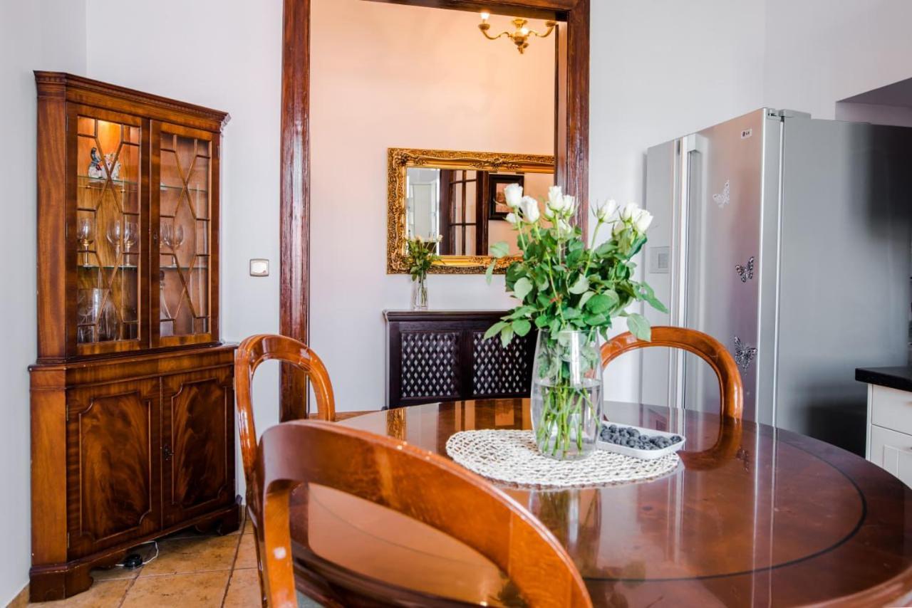 Halby Luxury Rooms Chmielna 73B Варшава Екстериор снимка